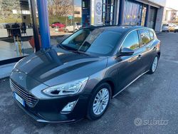 Grigio Usata 2018 Ford Focus Titanium Tre volumi | 11.590 € (Buon prezzo)