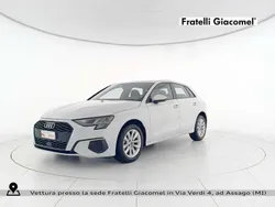 2y bianco ghiacciaio metallizzato Usata 2022 Audi A3 Sportback Business Tre volumi | 24.900 € (Super prezzo)