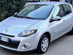 Grigio Usata 2009 Renault Clio II Dynamique Tre volumi | 3400 € (Buon prezzo)
