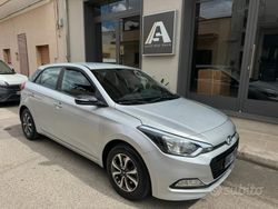 Grigio Usata 2018 Hyundai i20 Comfort Tre volumi | 6990 € (Ottimo prezzo)