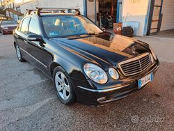 Nero Usata 2006 Mercedes E200 Avantgarde Tre volumi | 1800 €