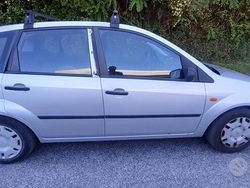 Usata 2004 Ford Fiesta Due volumi | 1500 € (Buon prezzo)