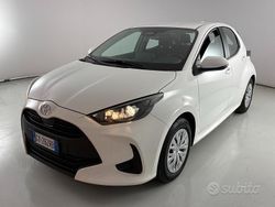 Super white gloss Usata 2025 Toyota Yaris Hybrid Active Tre volumi | 18.900 € (Ottimo prezzo)