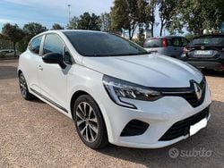Bianco Usata 2023 Renault Clio V Tre volumi | 15.000 € (Buon prezzo)
