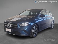 Blu / metallizzato Usata 2022 Mercedes B180 Executive Monovolume | 24.900 € (Buon prezzo)