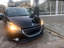 Nero Usata 2015 Peugeot 208 Business-Line Due volumi | 6500 € (Buon prezzo)