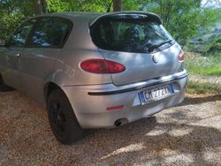 Grigio Usata 2004 Alfa Romeo 147 Due volumi | 900 €