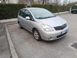 Grigio Usata 2003 Toyota Corolla Verso Monovolume | 2000 €