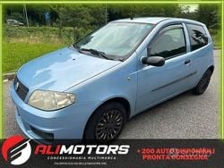 Blu Usata 2004 Fiat Punto Tre volumi | 990 € (Buon prezzo)