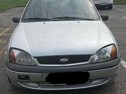 Grigio Usata 2001 Ford Fiesta Due volumi | 2000 € (Buon prezzo)