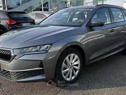 Grigio Usata 2024 Skoda Octavia Station wagon | 25.800 € (Buon prezzo)