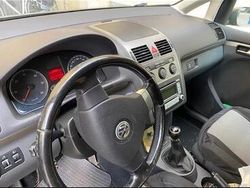 Marrone Usata 2007 VW Touran Highline Monovolume | 5000 € (Molto cara)