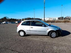Grigio Usata 2006 Ford Fiesta Due volumi | 950 € (Super prezzo)