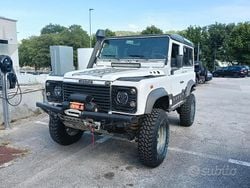 Bianco Usata 1999 Land Rover Defender SUV | 23.500 € (Molto cara)