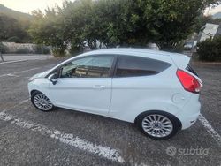 Bianco Usata 2013 Ford Fiesta Tre volumi | 6000 € (Buon prezzo)