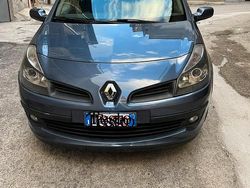 Usata 2009 Renault Clio II | 2700 € (Buon prezzo)