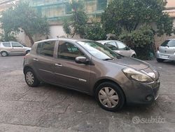 Grigio Usata 2011 Renault Clio II Due volumi | 2490 €
