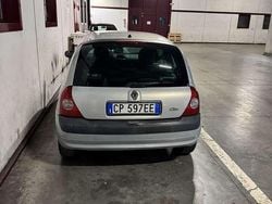 Argento Usata 2004 Renault Clio II Tre volumi | 2000 € (Ottimo prezzo)