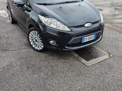 Nero Usata 2008 Ford Fiesta Titanium Tre volumi | 2950 € (Buon prezzo)