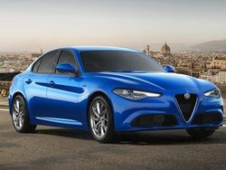 Rosso pastello Usata 2024 Alfa Romeo Giulia Veloce Tre volumi | 53.800 € (Molto cara)