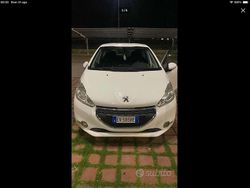 Bianco Usata 2014 Peugeot 208 Allure Due volumi | 2750 € (Buon prezzo)