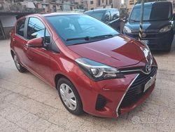 Rosso Usata 2016 Toyota Yaris Lounge Tre volumi | 9750 € (Buon prezzo)