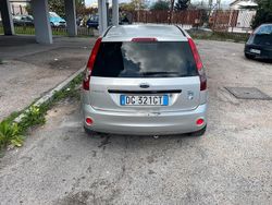 Grigio Usata 2007 Ford Fiesta Tre volumi | 1700 € (Buon prezzo)
