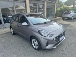 Grigio Usata 2022 Hyundai i10 Due volumi | 12.200 € (Buon prezzo)