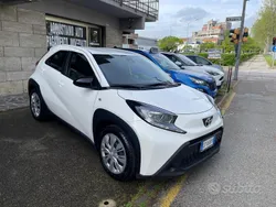 Bianco Usata 2024 Toyota Aygo Active Due volumi | 15.750 € (Buon prezzo)