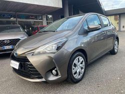 Grigio Usata 2019 Toyota Yaris Hybrid Business Edition Tre volumi | 12.900 € (Buon prezzo)