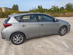 Usata 2015 Toyota Auris Hybrid Tre volumi | 8800 € (Ottimo prezzo)