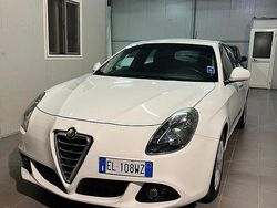 Bianco Usata 2012 Alfa Romeo Giulietta Tre volumi | 4100 € (Ottimo prezzo)