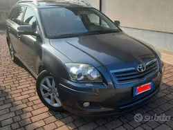 Grigio Usata 2007 Toyota Avensis Station wagon | 2200 € (Buon prezzo)
