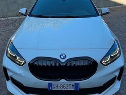 Bianco Usata 2022 BMW 118 Shadowline Due volumi | 28.800 € (Buon prezzo)