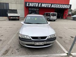Grigio Usata 1997 Opel Vectra Tre volumi | 800 €