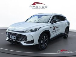 White pearl Usata 2024 MG HS Luxury SUV | 31.800 €