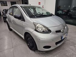 Argento Usata 2011 Toyota Aygo Connect Style Due volumi | 6700 € (Buon prezzo)