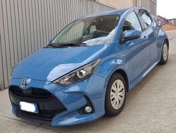 Blu/azzurro Usata 2021 Toyota Yaris Hybrid Business Edition Tre volumi | 12.900 € (Buon prezzo)