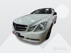 Bianco Usata 2011 Mercedes E220 Avantgarde Coupé | 7900 € (Buon prezzo)