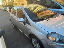 Grigio Usata 2016 Fiat Grande Punto Due volumi | 5500 € (Buon prezzo)