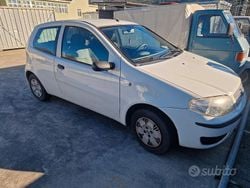 Bianco Usata 2009 Fiat Punto Due volumi | 2400 € (Buon prezzo)