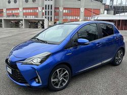 Usata 2017 Toyota Yaris Hybrid Style Tre volumi | 12.497 € (Buon prezzo)