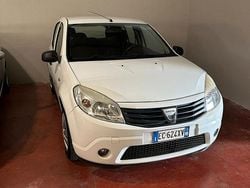 Bianco Usata 2010 Dacia Sandero Lauréate Tre volumi | 3000 € (Buon prezzo)