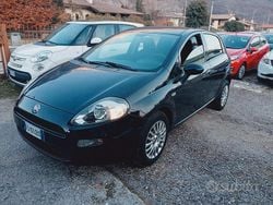 Nero Usata 2016 Fiat Punto Lounge Tre volumi | 5999 € (Buon prezzo)