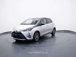 Lunar silver / tetto dark gre Usata 2020 Toyota Yaris Design Tre volumi | 12.990 € (Buon prezzo)