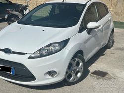 Usata 2012 Ford Fiesta Due volumi | 4490 € (Buon prezzo)