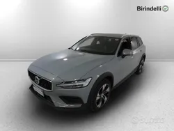 Grigio Usata 2023 Volvo V60 CC Ultimate Station wagon | 40.500 € (Buon prezzo)