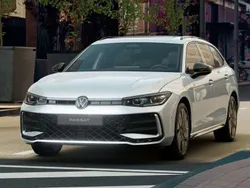 Dolomite silver metallizzato Nuova 2024 VW Passat R-line Station wagon | 47.600 € (Molto cara)