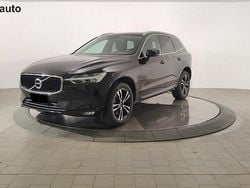 Colore: onyx black metallizzato Usata 2021 Volvo XC60 Momentum SUV | 32.950 €