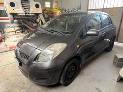 Usata 2009 Toyota Yaris Tre volumi | 3000 €